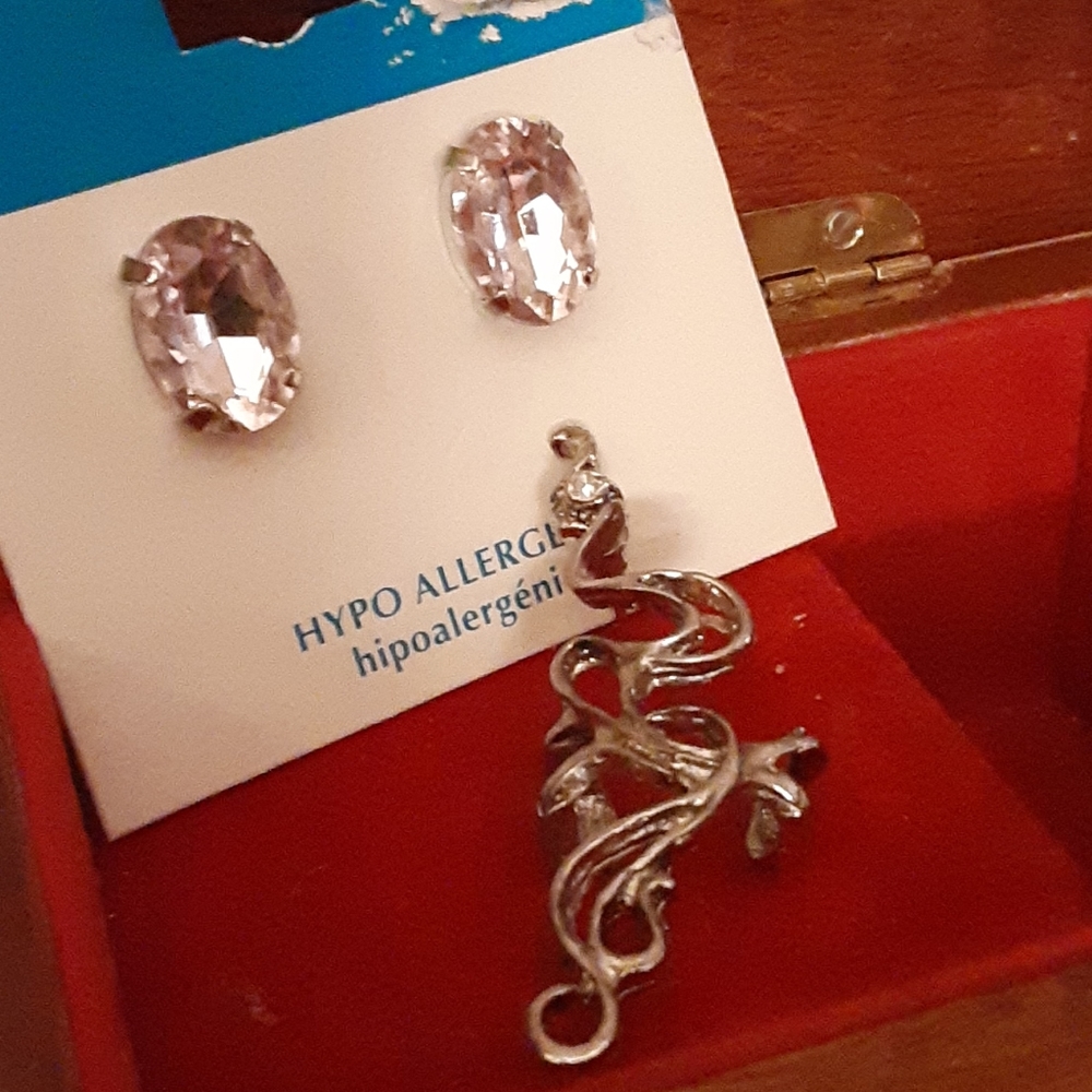 earrings - Picture 2 of 7